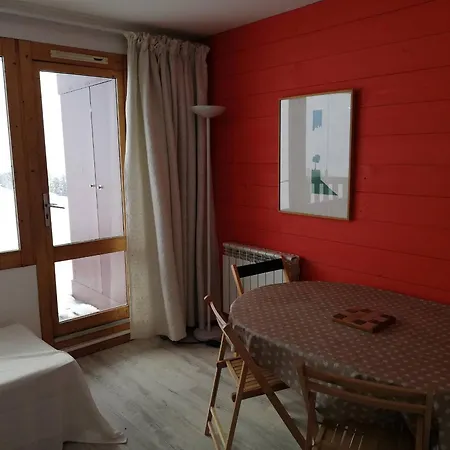 Cosy A Plagne Village Avec Acces Direct Aux Pistes, Terrasse Exposee Sud, Animaux Acceptes - Fr-1-351-22 *